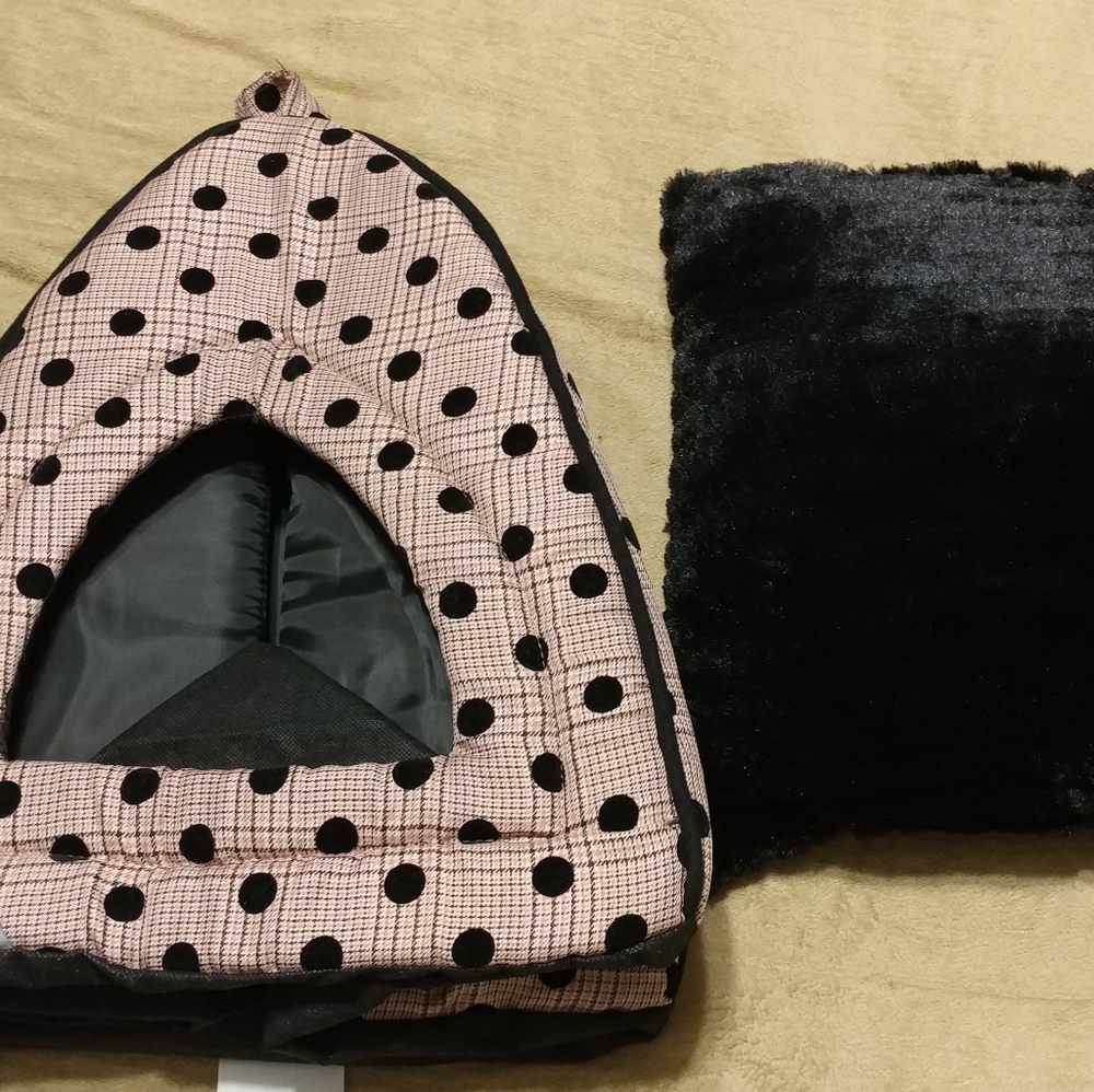 Furbaby bed-pink with black polka dots and a black pillow